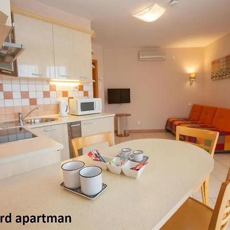 Liza Apartmanhotel *