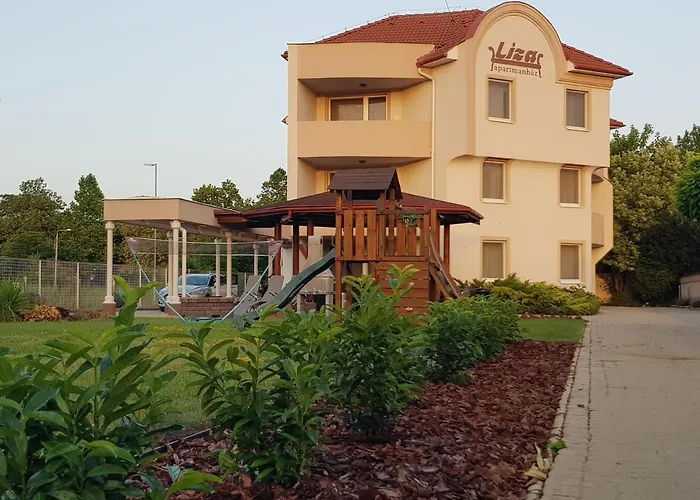 Apartmanhotel Liza 3*