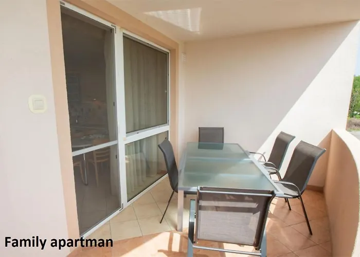 Appart hôtel Liza 3*